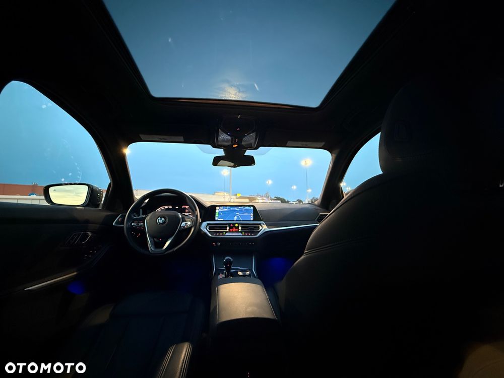 BMW Seria 3 330i Sport Line - 12