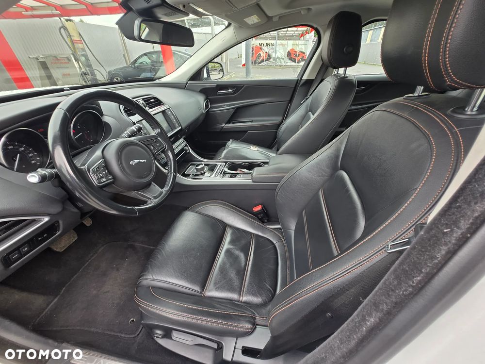 Jaguar XE 2.0 D AWD Prestige - 8