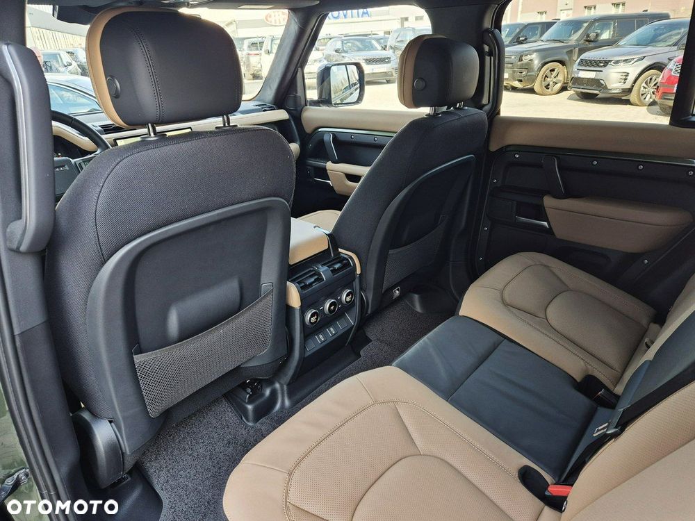 Land Rover Defender - 22