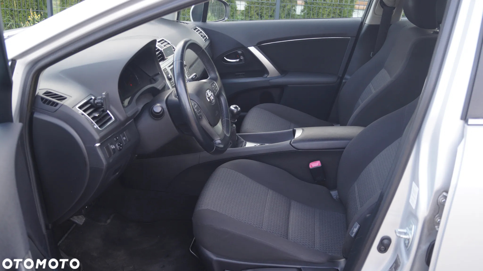 Toyota Avensis 1.8 Sol plus NAVI - 24