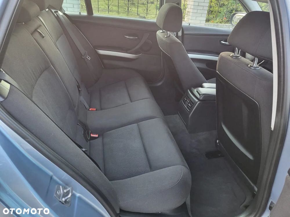 BMW Seria 3 318d - 16