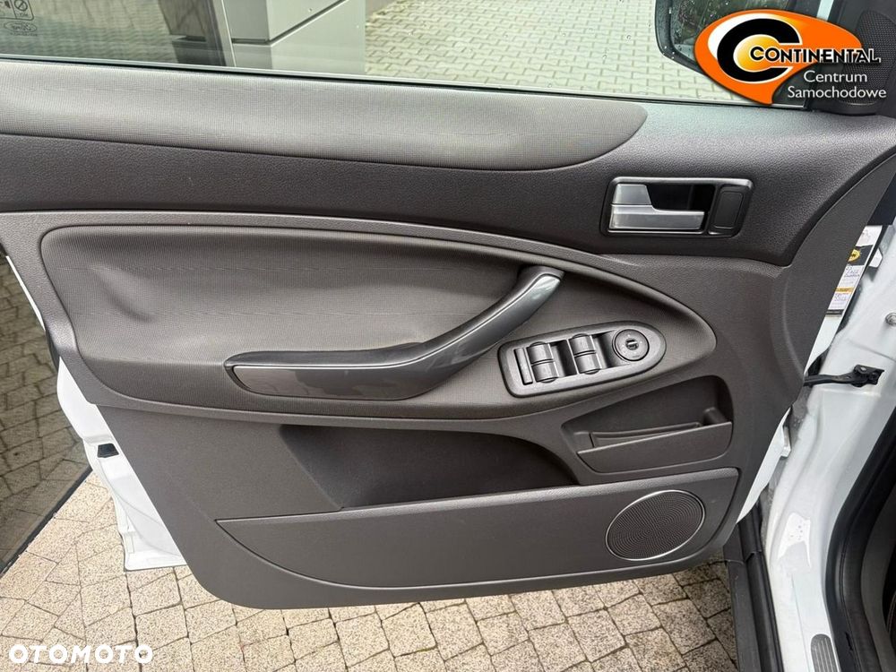 Ford Kuga - 12