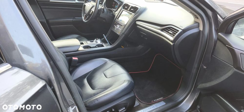 Ford Fusion - 11