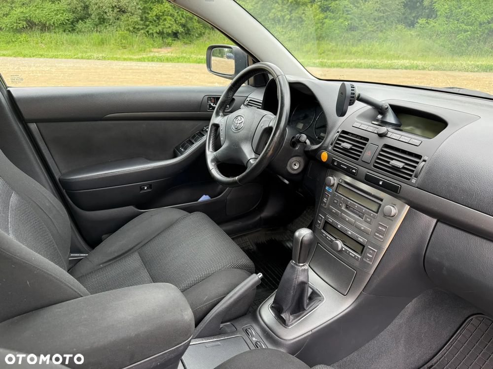 Toyota Avensis 1.8 VVT-i Luna - 16