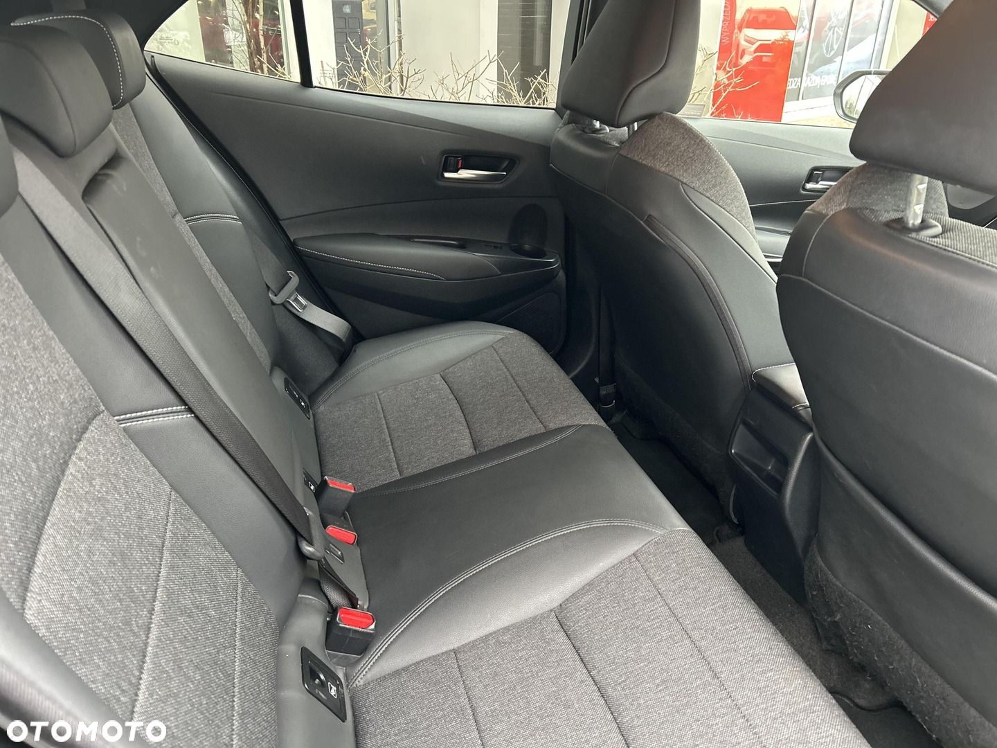 Toyota Corolla 1.8 Hybrid Comfort - 17