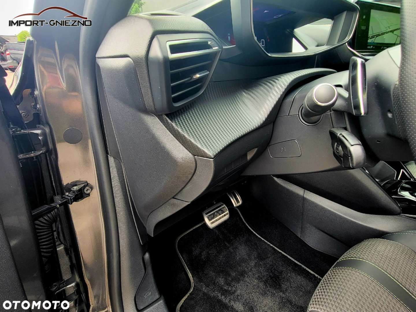 Peugeot 208 - 11