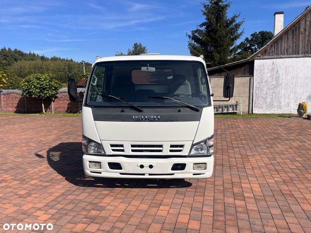 Isuzu NPR - 2