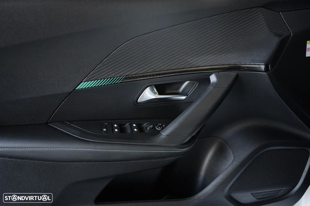 Peugeot 2008 1.2 PureTech Allure EAT8 - 27