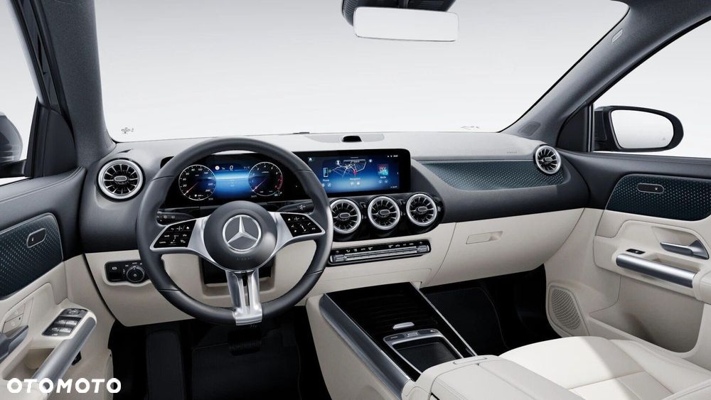 Mercedes-Benz GLA - 8