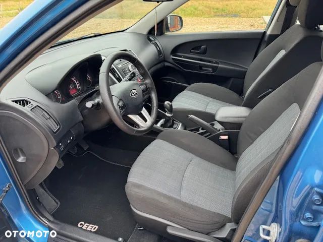 Kia Ceed - 16