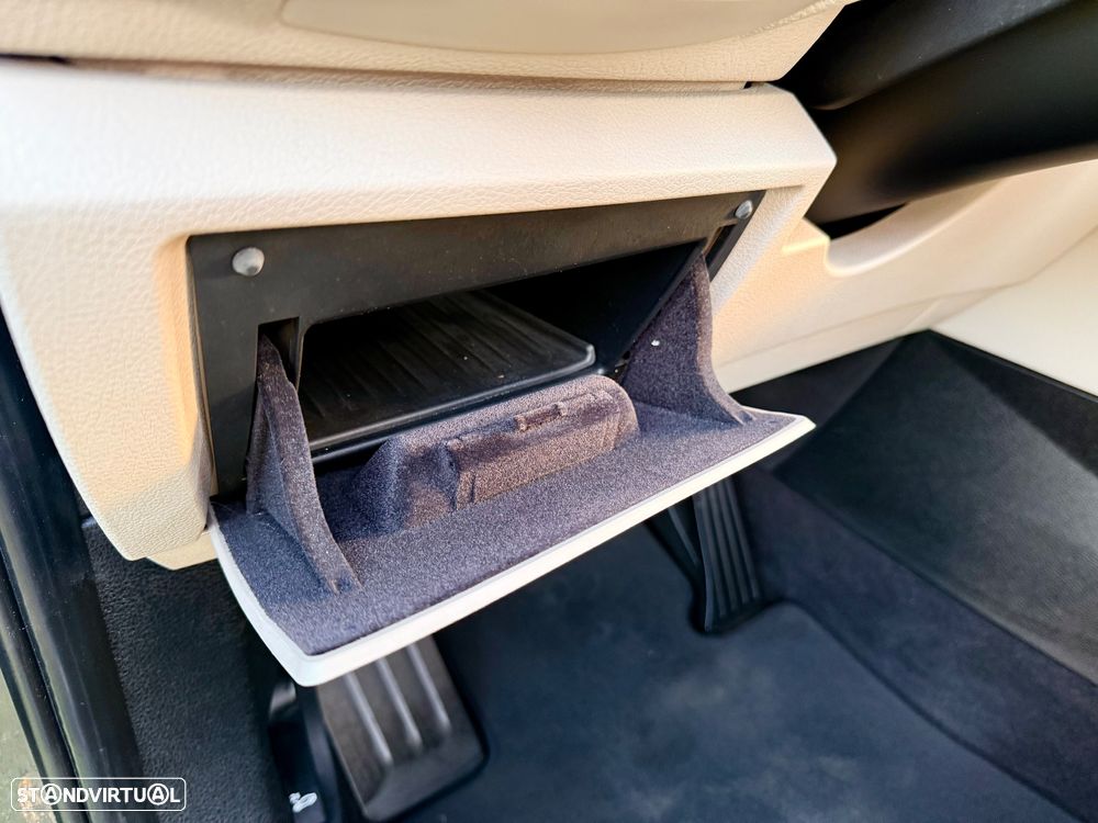 BMW 218 Gran Tourer d Line Luxury Auto - 32