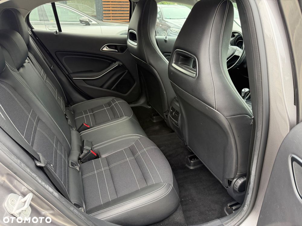 Mercedes-Benz GLA 200 Urban - 31