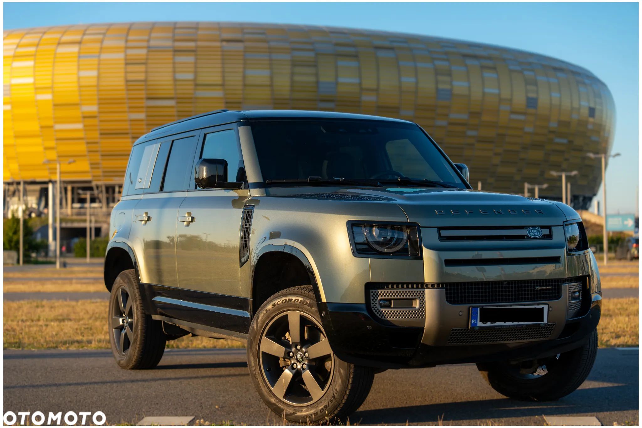 Land Rover Defender - 1