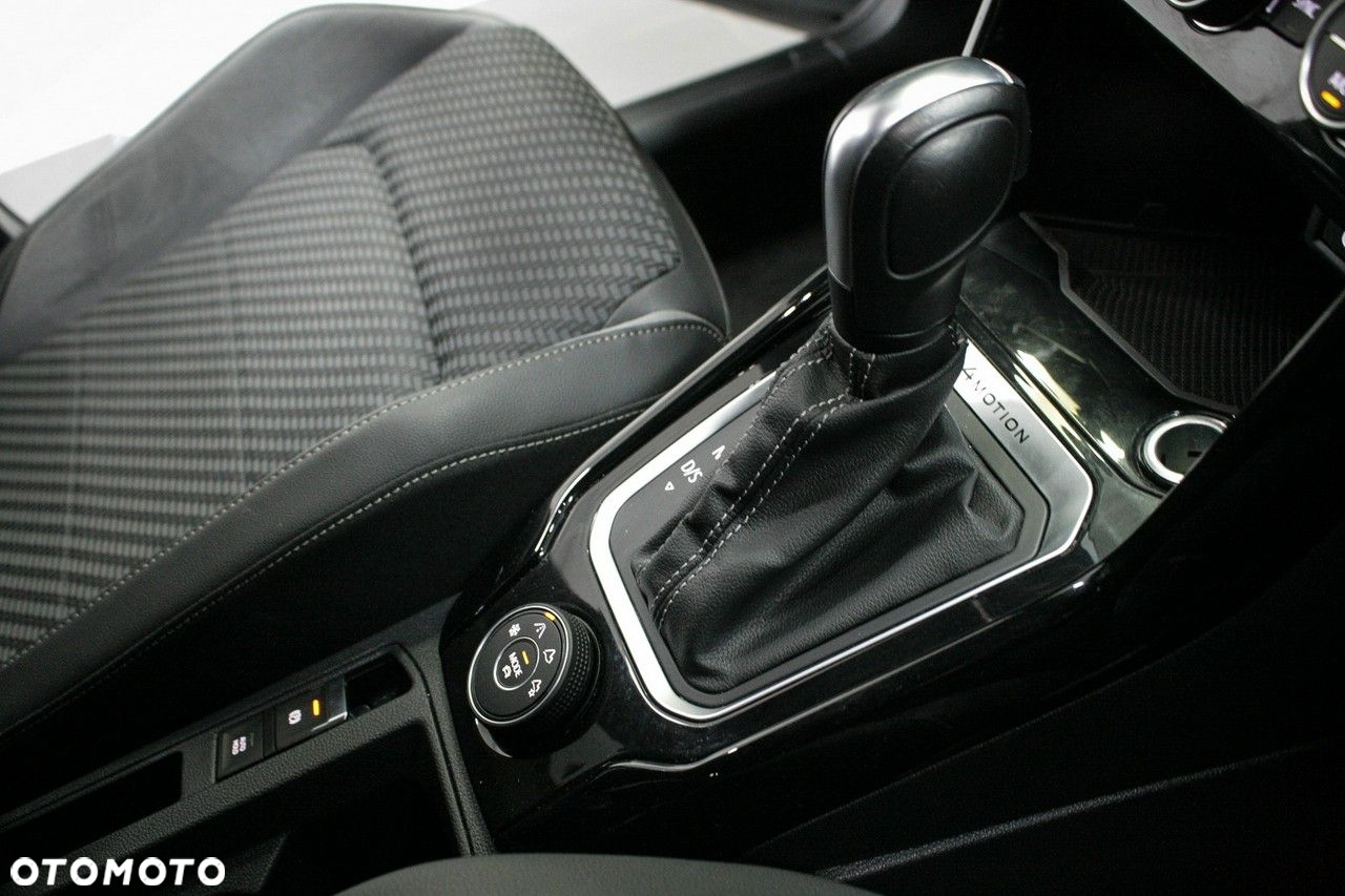 Volkswagen T-Roc - 24