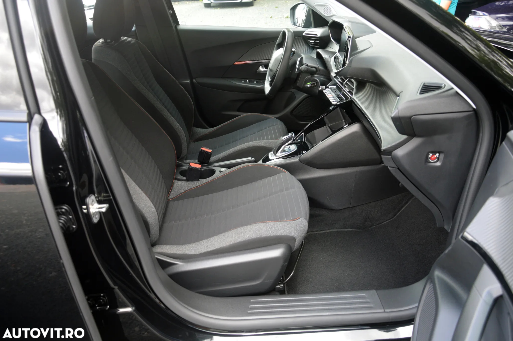Peugeot 2008 PureTech 130 EAT8 Allure - 28