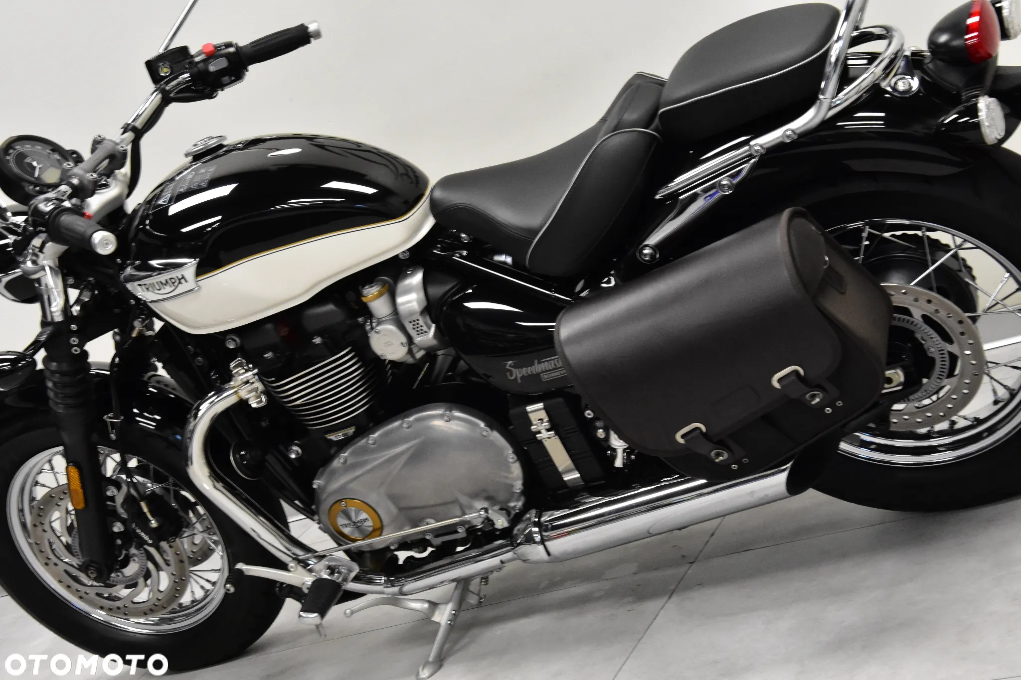 Triumph Bonneville - 12