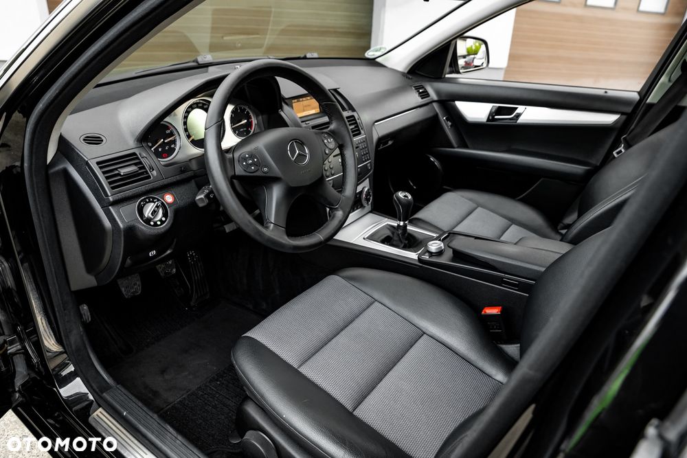 Mercedes-Benz Klasa C 220 CDI DPF Avantgarde - 16