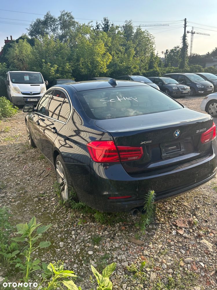 BMW Seria 3 330i xDrive - 4