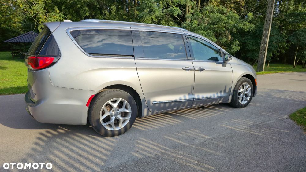 Chrysler Pacifica - 3