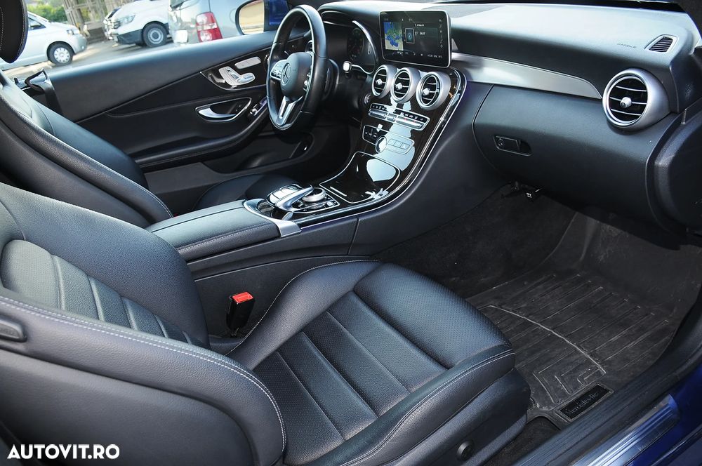 Mercedes-Benz C 300 4MATIC Aut. - 25