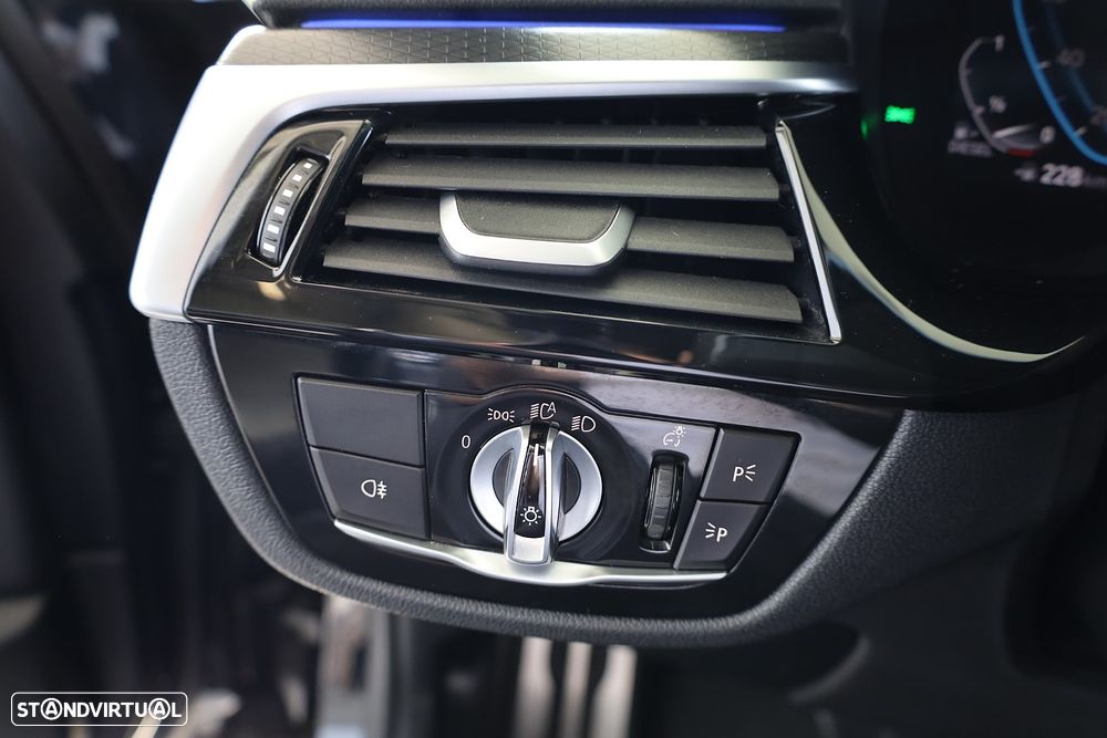 BMW 520 d Pack Desportivo M Auto - 49