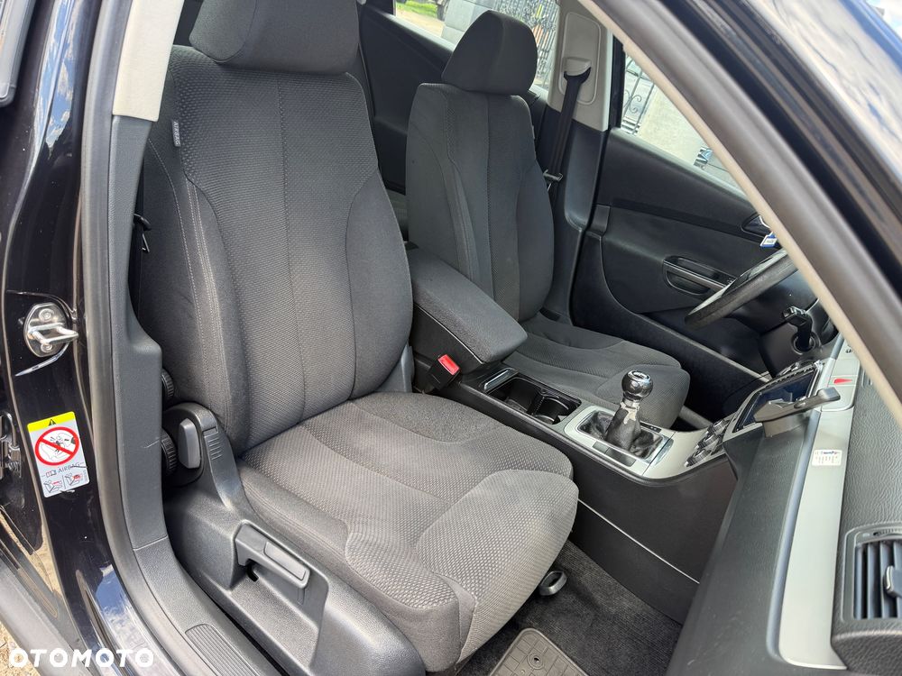 Volkswagen Passat 2.0 TDI Individual Chrom dunkel - 18