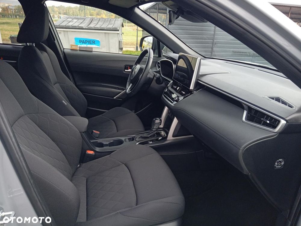 Toyota Corolla Cross - 11