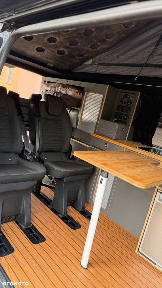 Volkswagen Caravelle - 7