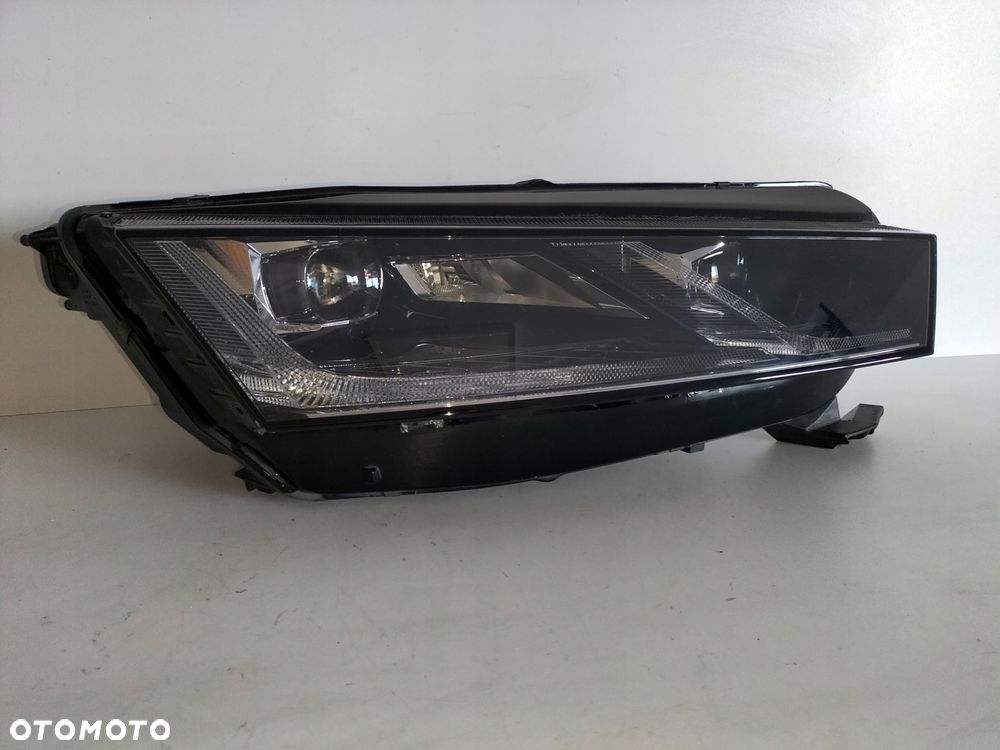 lampa przednia reflektor prawa skoda octavia 4 iv 19- full led - 3