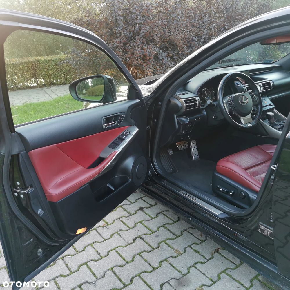 Lexus IS 300h F Sport - 7