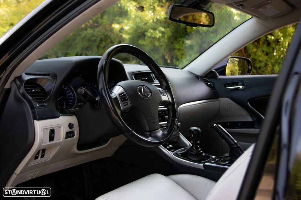 Lexus IS 200 d P.Executive 6G - 16