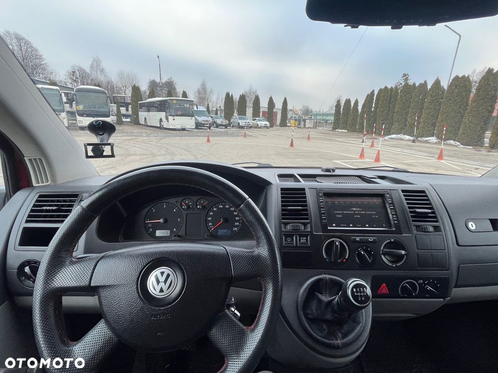Volkswagen Caravelle - 10