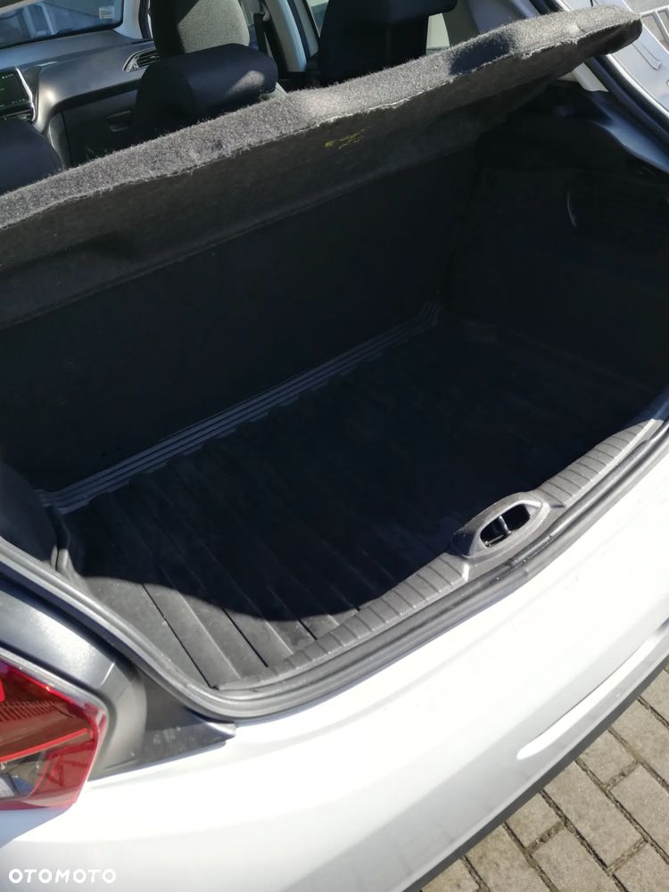 Peugeot 208 - 13