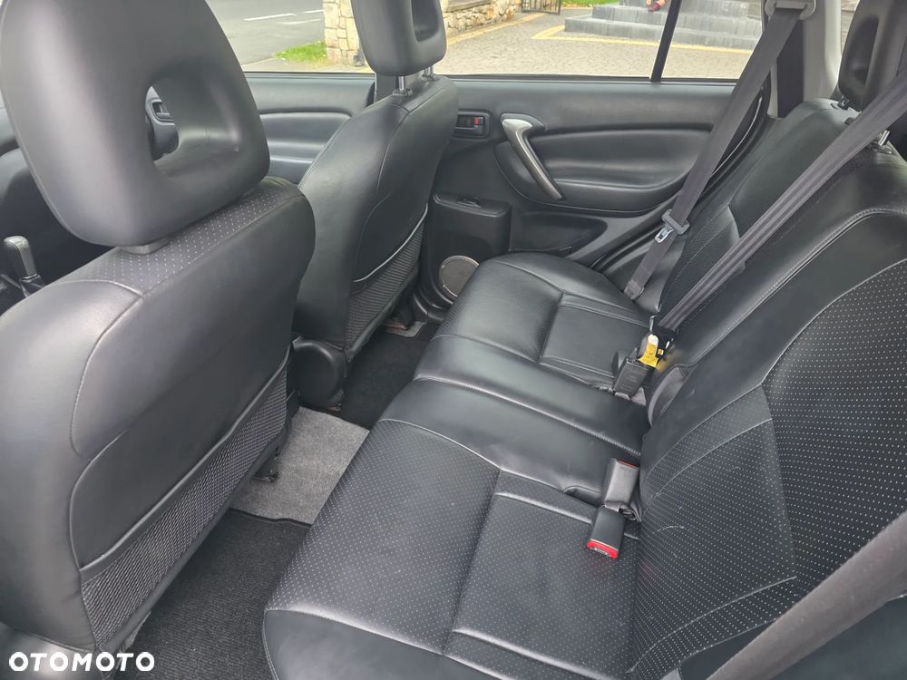 Toyota RAV4 D-4D 4x4 Executive - 11