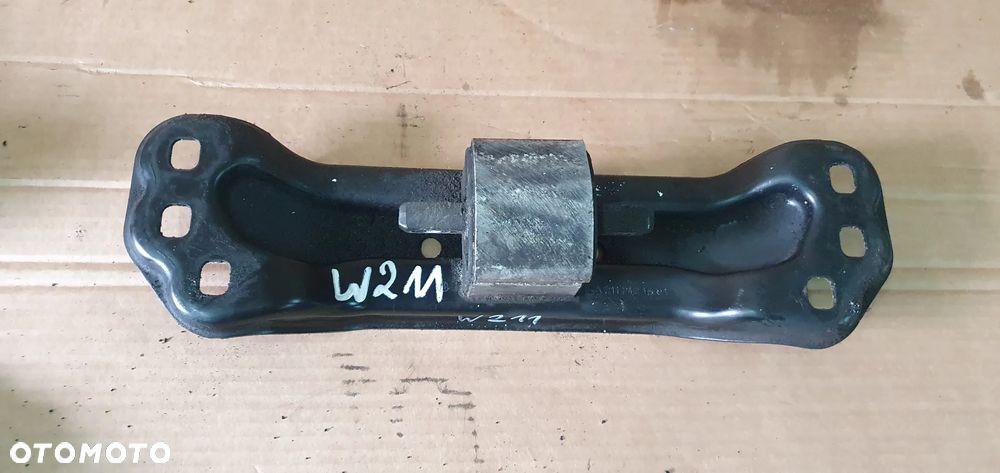 Łapa podpora skrzyni biegów Mercedes E-Klasa W211 3.2 CDI A2112421601 - 2