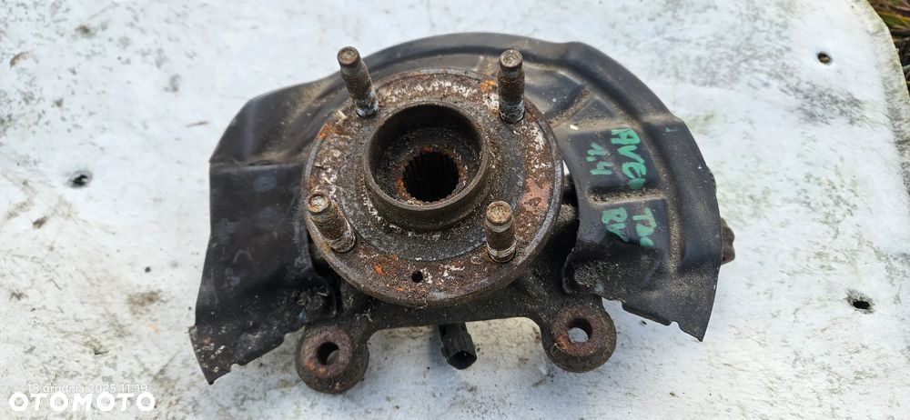 Zwrotnica prawa przód przednia ABS Chevrolet AVEO T300 1,4 benzyna 74kW 101KM 2011r na 4 śruby - 1