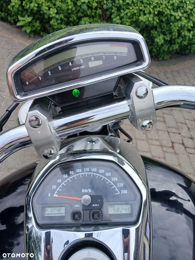 Suzuki Intruder - 2