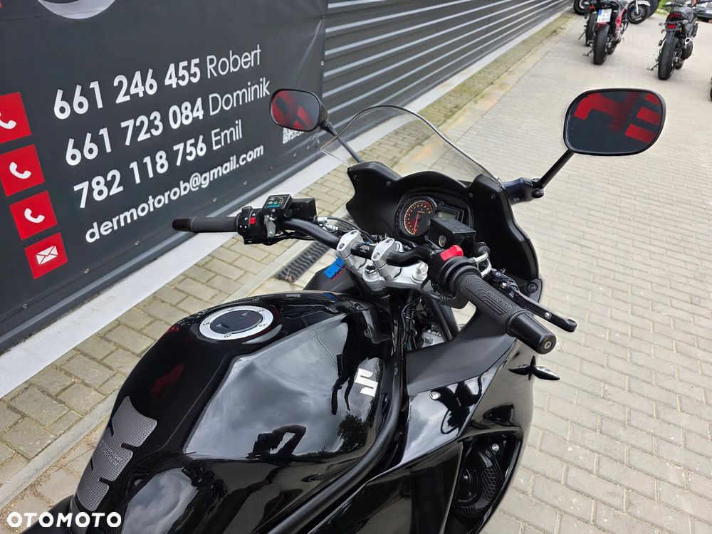 Suzuki GSX - 23