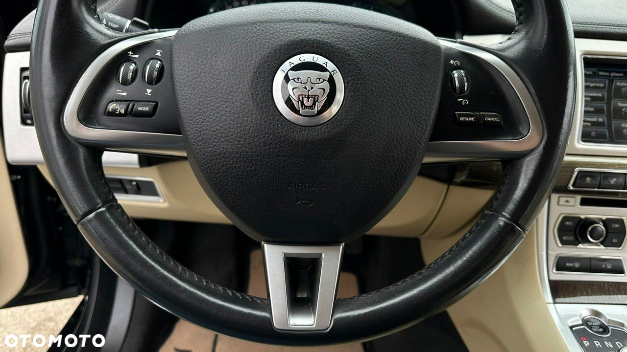 Jaguar XF 2.2 D Luxury - 20