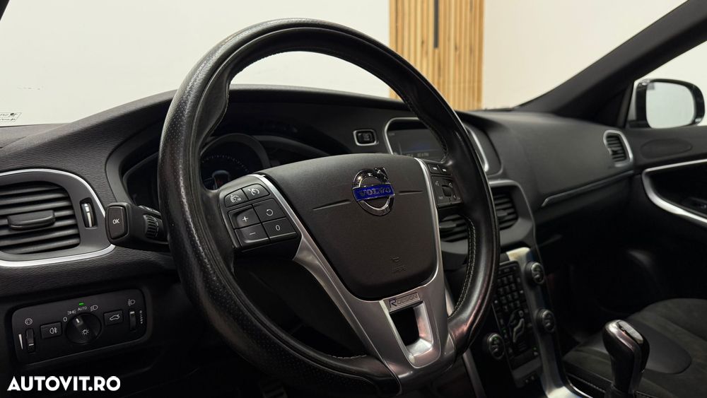 Volvo V40 D2 R Design - 21