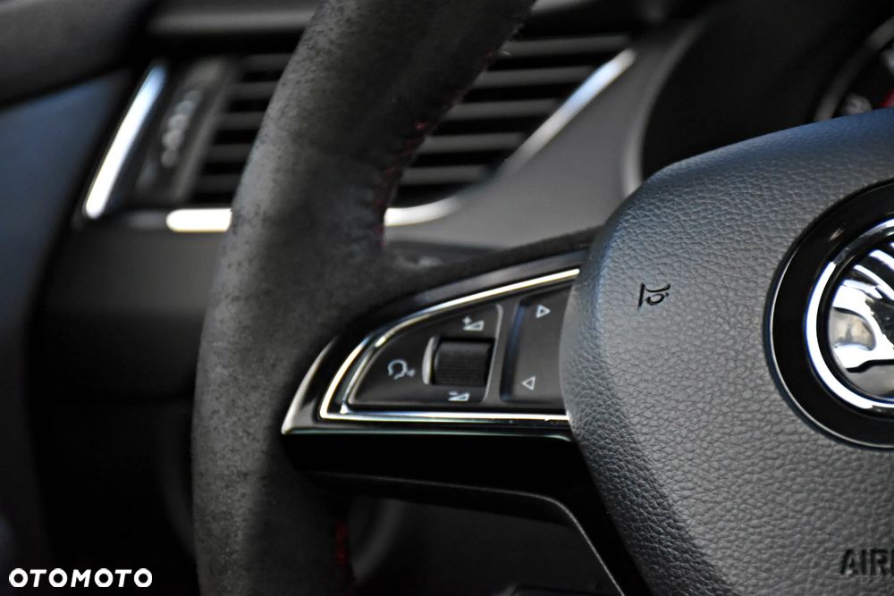 Skoda Octavia 2.0 TDI DSG RS - 30