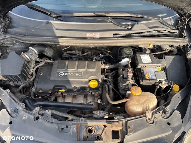 Opel Corsa 1.4 16V Satellite - 12