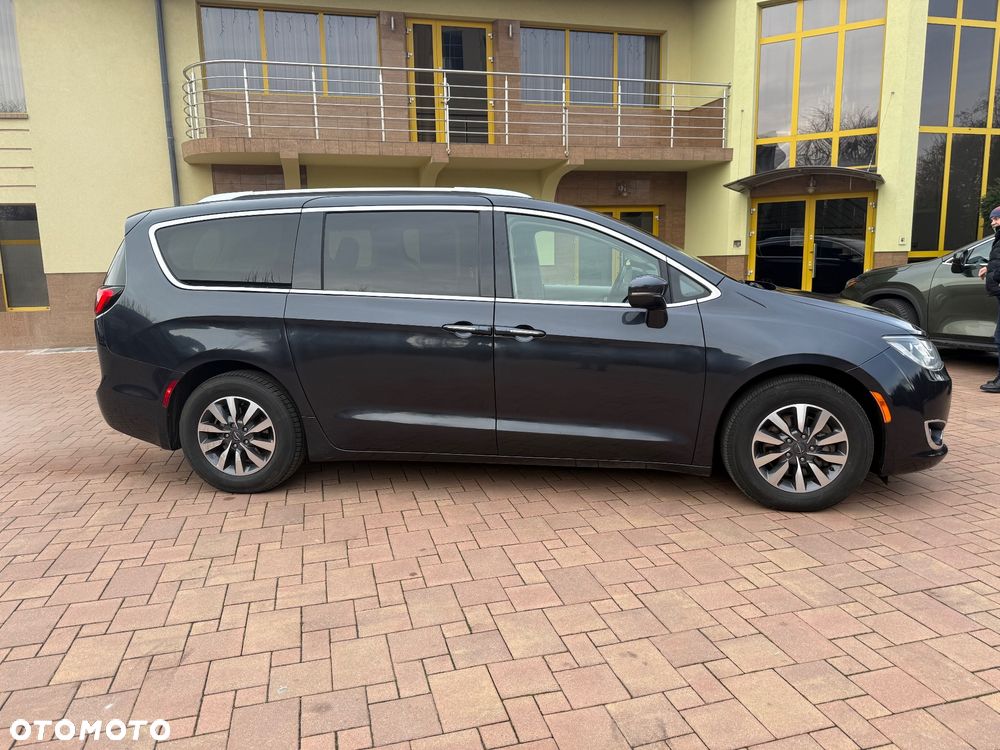 Chrysler Pacifica - 12