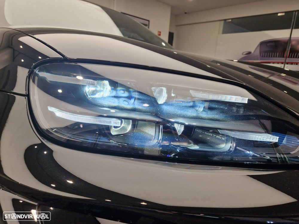 Porsche Cayenne Electric Turbo - 12