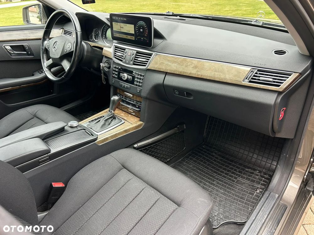 Mercedes-Benz Klasa E 200 CDI DPF BlueEFFICIENCY Automatik Elegance - 18