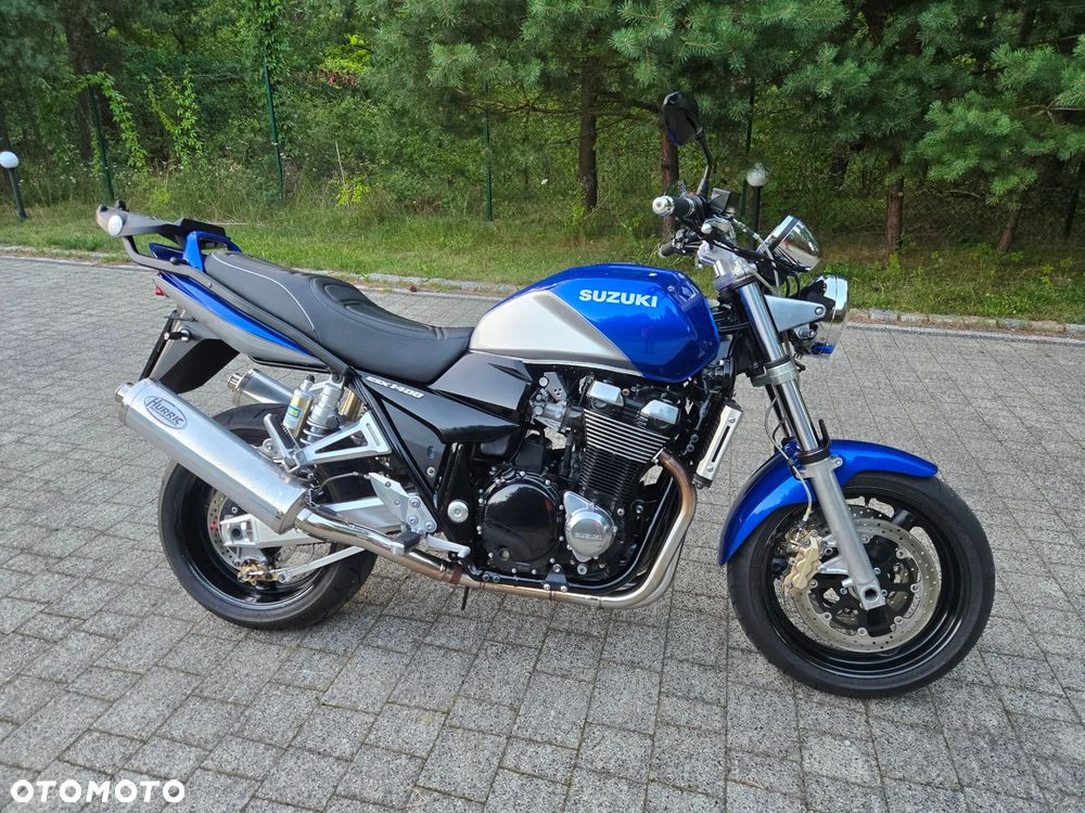 Suzuki GSX - 6