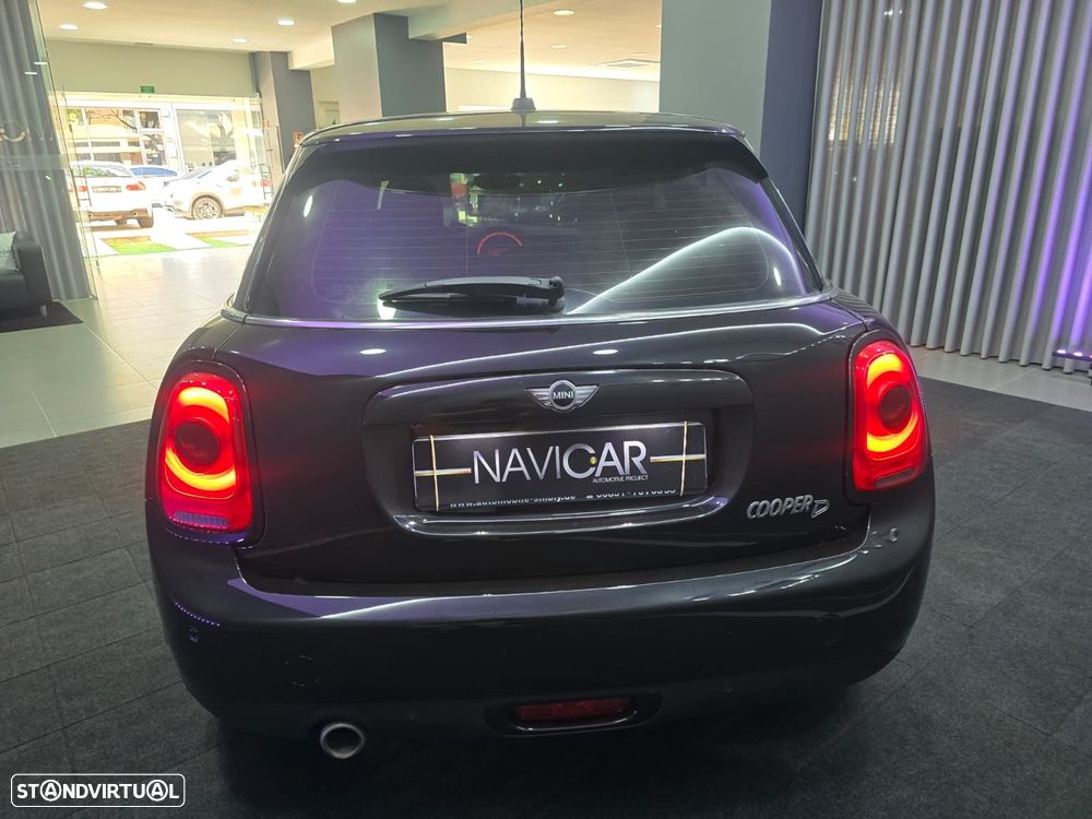 MINI 5 Portas Cooper D Auto - 21
