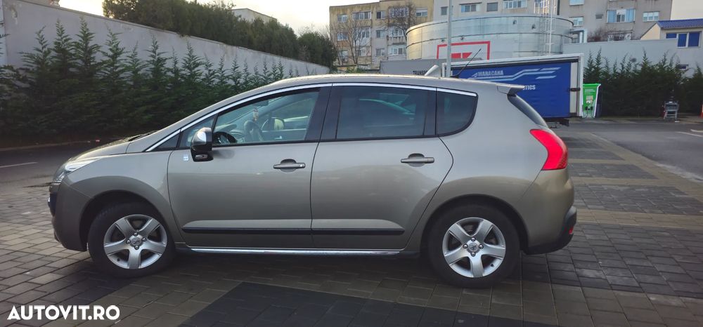 Peugeot 3008 Hybrid4 - 5