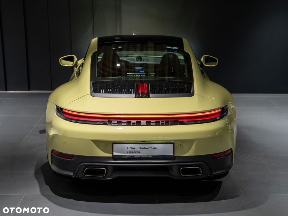 Porsche 911 Carrera - 19