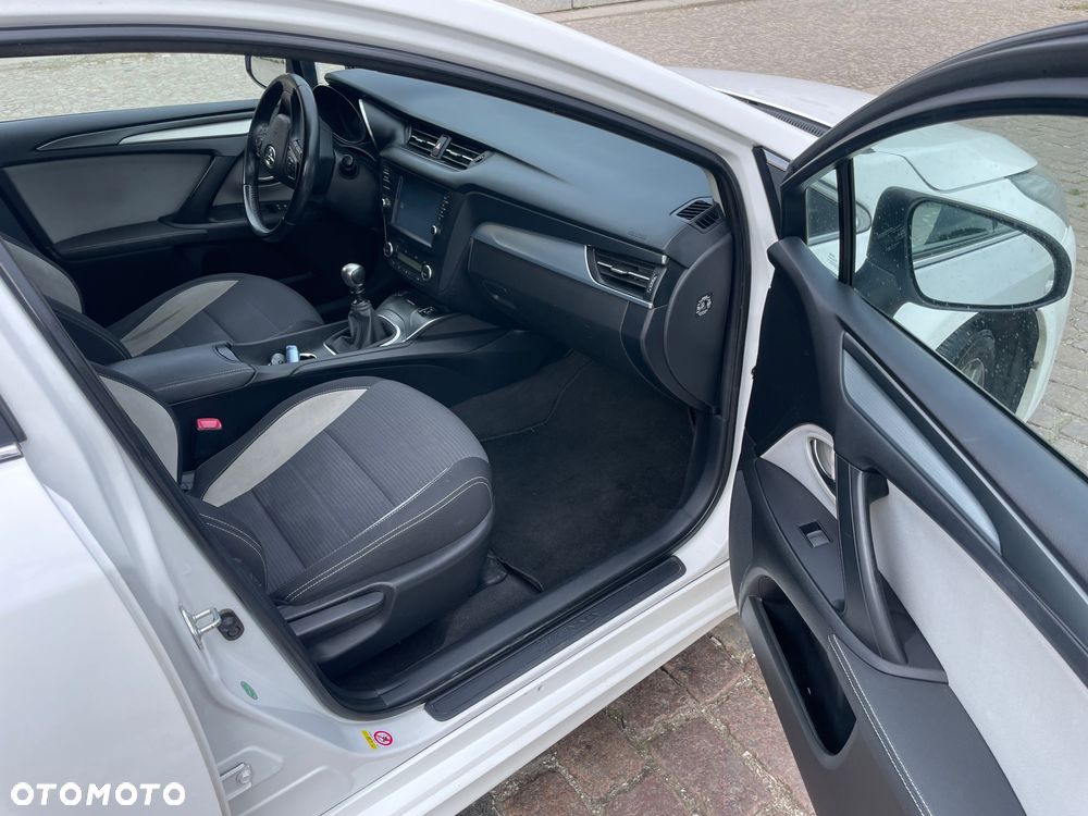 Toyota Avensis - 12